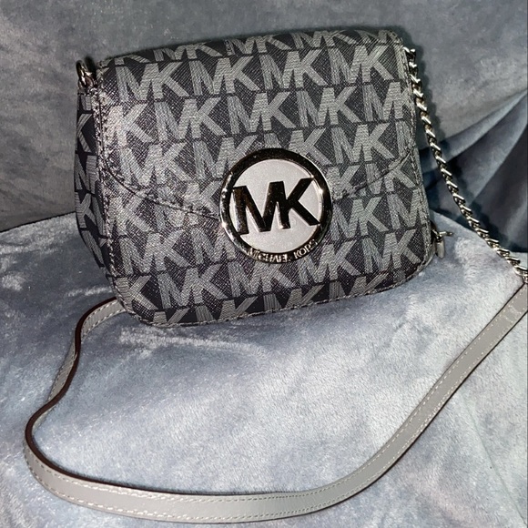 Michael Kors Handbags - Michael kors